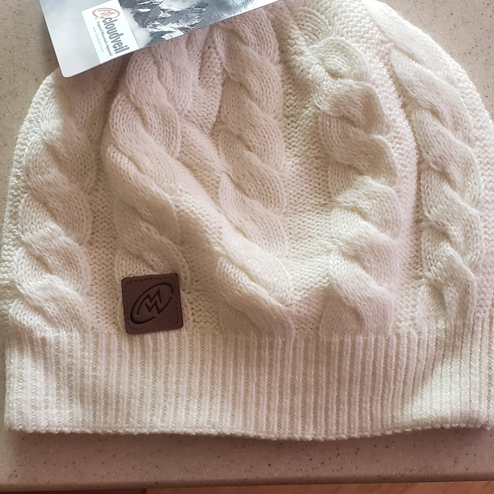 Womans cloudveil beanie hat